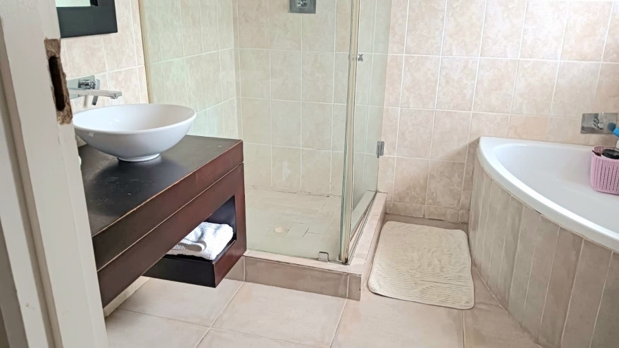 5 Bedroom Property for Sale in Gonubie Eastern Cape